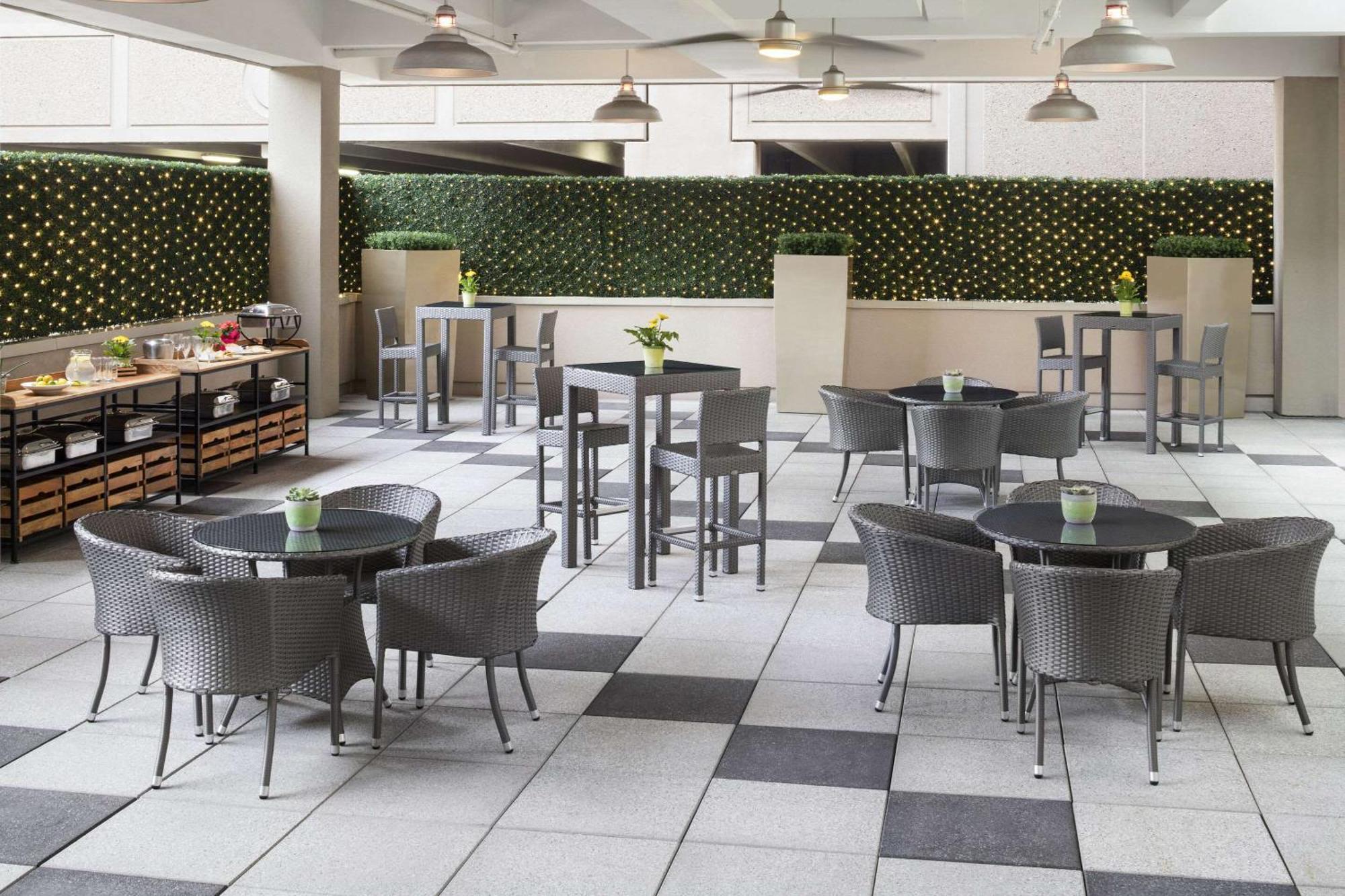 Cambria Hotel White Plains - Downtown Екстериор снимка